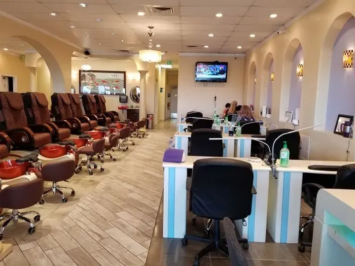 https://cdn.salonspotlight.com/photos/abdKtqdxJJWaQCfvjnVN/04f1f6b0-5aac-4d10-823e-ba2227439cb0_720x720