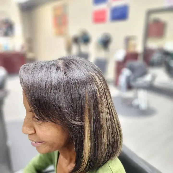 https://cdn.salonspotlight.com/photos/absoywbthQKcozQkQc8d/1b8ce744-db18-4676-bc17-836c0be91d58_720x720