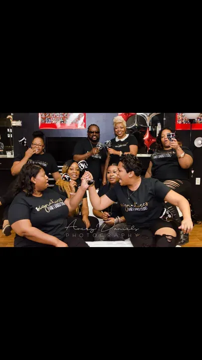 https://cdn.salonspotlight.com/photos/acf1EVnEYqTYaofbiCa8/934cb56c-747a-46ab-8c50-9202a22b3654_720x720