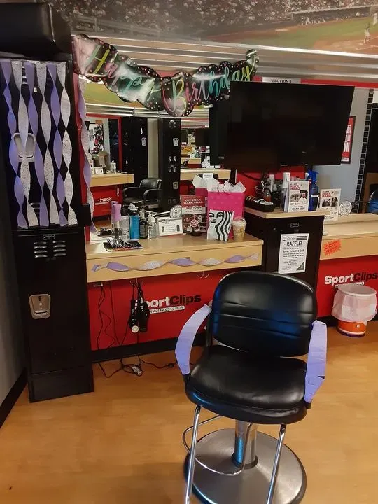 https://cdn.salonspotlight.com/photos/afmqdlGVHjlb1zhSTPXK/1dfe8038-46b3-4e3e-b076-ba568458084c_720x720