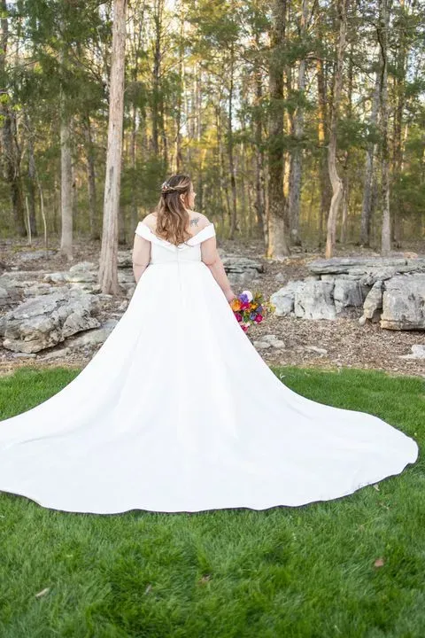 https://cdn.salonspotlight.com/photos/ahS9fgXlUfb6xTPWpBcu/06165a1a-884d-47a5-88d1-d2330a193933_720x720