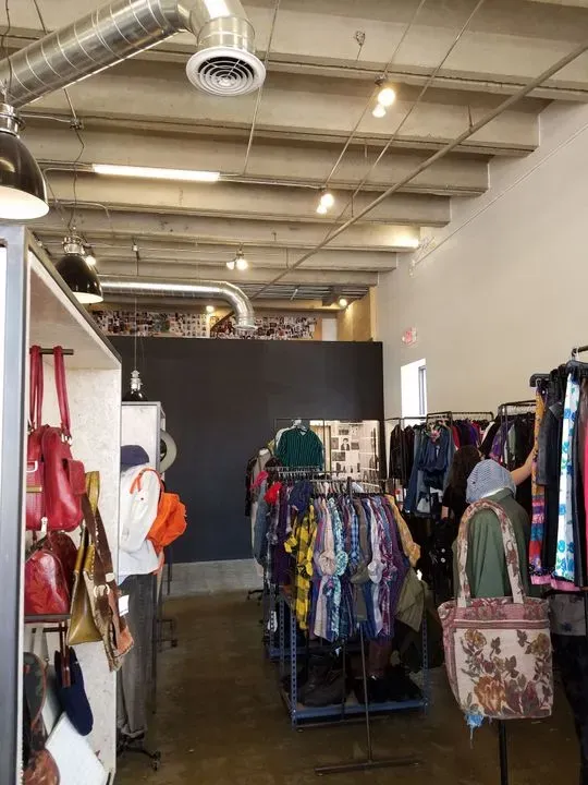 https://cdn.salonspotlight.com/photos/aiIL1lCIHG23mIyuL0w4/520550c5-a946-4bc9-8d7d-37f5fce6a35e_720x720