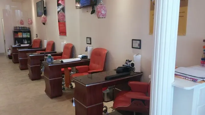 https://cdn.salonspotlight.com/photos/aiWxy3C5zuQWKWWEiDh4/7c5a2599-8960-46cd-88d0-cc671e5082c4_720x720
