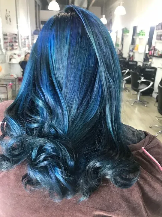 https://cdn.salonspotlight.com/photos/aivA8MwDBLcQGQOq34iO/556d11f7-d51e-49b4-bdd1-03fab2732447_720x720