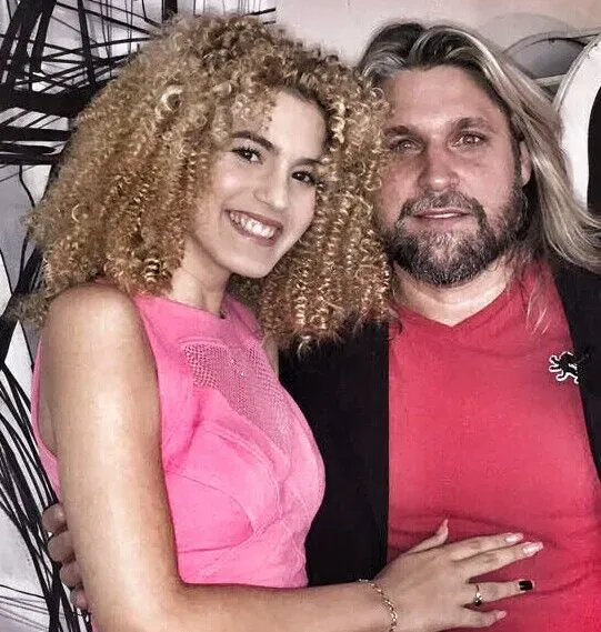 https://cdn.salonspotlight.com/photos/aivA8MwDBLcQGQOq34iO/610dcc3a-671b-4a42-a298-433cea77183d_720x720