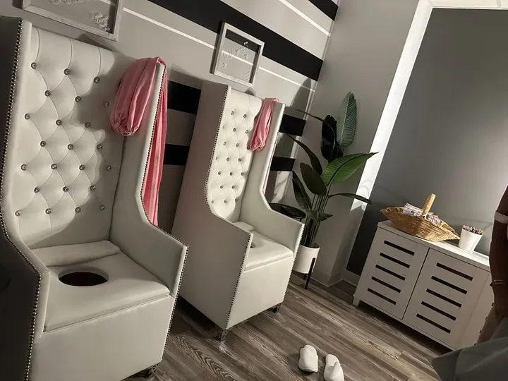 https://cdn.salonspotlight.com/photos/alPPqmGL0UkGUq3CbudQ/a75bce12-0141-463b-859f-fcf97d250031_720x720