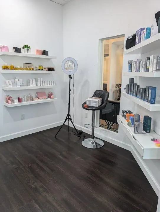 https://cdn.salonspotlight.com/photos/am4yMCDMqWApqMUnOYhL/0bb59290-389e-4010-9c5a-2f30eaec5cfd_720x720