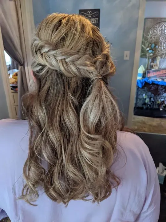 https://cdn.salonspotlight.com/photos/amPgCesLYZRyGCCOemmf/18f124a5-c189-4e57-9d38-e5dfeba5f5ad_720x720