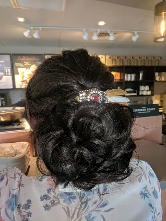 https://cdn.salonspotlight.com/photos/amPgCesLYZRyGCCOemmf/dc95ff43-dd26-42b0-a1c9-f1dcd8b122e6_720x720