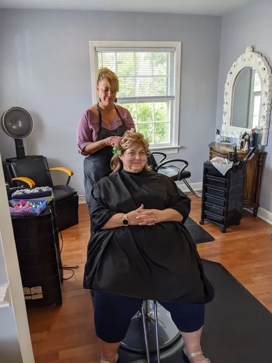 https://cdn.salonspotlight.com/photos/amPgCesLYZRyGCCOemmf/f9587a53-cab0-4c35-8b24-840ea8977863_720x720