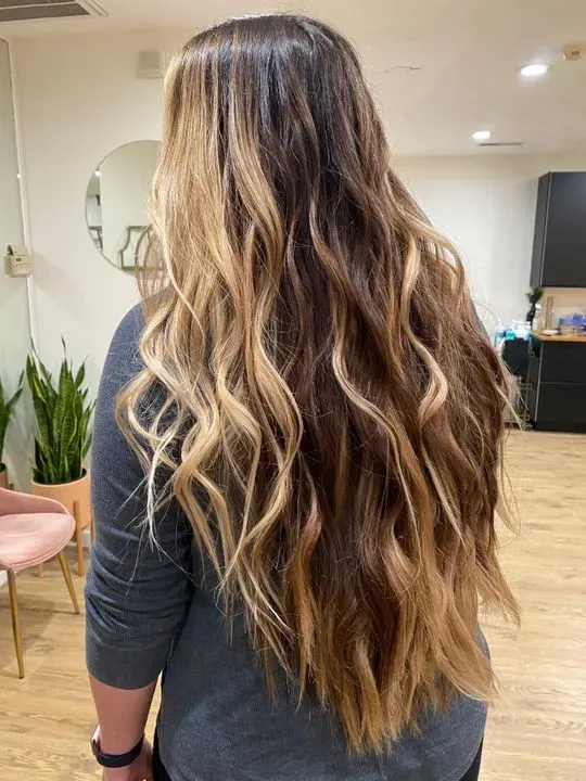 https://cdn.salonspotlight.com/photos/an2eK3W02AowfipqZp1G/e16a1a6a-3371-4c8a-98bf-a7a54d4f7d13_720x720