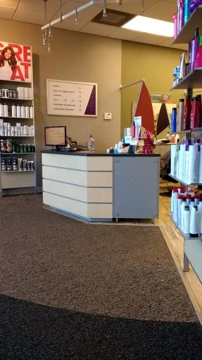 https://cdn.salonspotlight.com/photos/aoPJwZK8hZP1yZdGFywc/6a78aacc-b2b7-4b68-93d1-ae97a859f60c_720x720