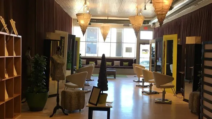 https://cdn.salonspotlight.com/photos/aps5Q7PkXb1P5qpB3Tkv/04989a8c-cc5a-4bf5-98a8-8d67703e53f5_720x720