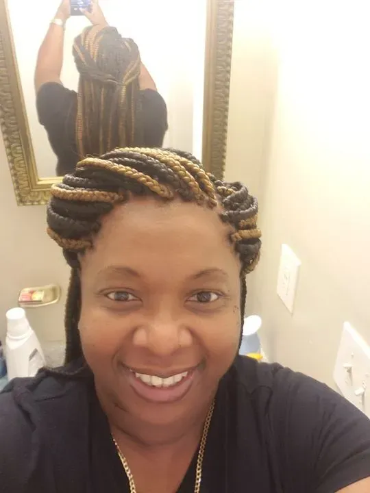 https://cdn.salonspotlight.com/photos/aq0REOtg4AB6JErBwh2l/1b9bec55-89a7-427f-ae74-4baaa0c235dc_720x720