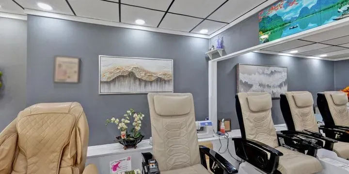 https://cdn.salonspotlight.com/photos/aqyHt1Rrx0uy7cQjd1Hm/58ebf91e-fc58-4b3b-8ad3-59e90ec295eb_720x720