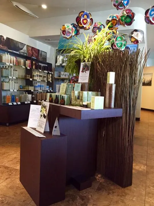 https://cdn.salonspotlight.com/photos/arPhz7BB0H4ovtY8Vgsg/1400b745-5603-4fca-b2ab-3ed530273857_720x720
