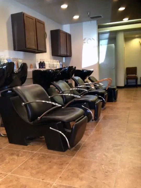 https://cdn.salonspotlight.com/photos/arPhz7BB0H4ovtY8Vgsg/d9d55cc7-263e-4bad-90fe-979ec4a21dfc_720x720
