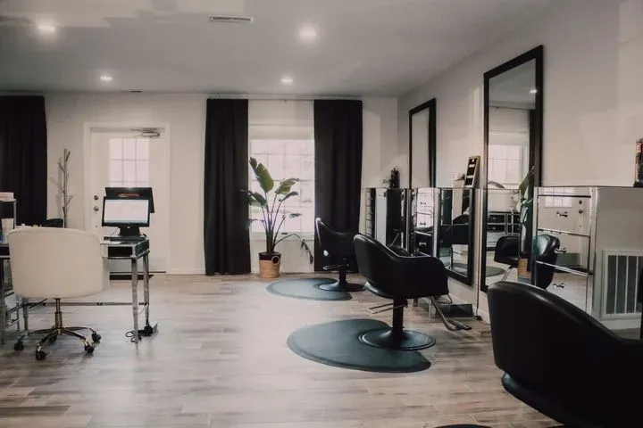 https://cdn.salonspotlight.com/photos/atJJvTcPmCePP7SYICtR/9f70d0b6-2715-43ce-a9bf-b3718c4e41af_720x720