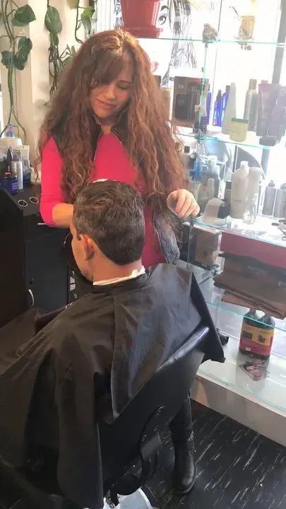 https://cdn.salonspotlight.com/photos/atazNcKUnyFrVlUDybF8/17a8a19c-11d5-4e67-9ac5-a8e8900365d0_720x720