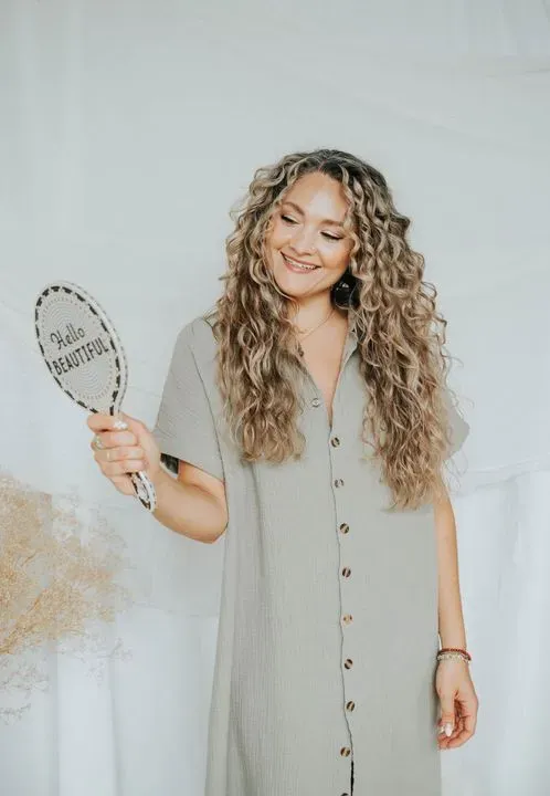 https://cdn.salonspotlight.com/photos/avVz4rqiRhGtKImlPKIz/2474e1ef-82c3-4e7e-816d-f2d94a298a07_720x720