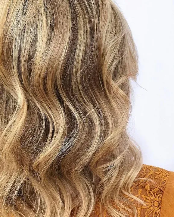 https://cdn.salonspotlight.com/photos/avVz4rqiRhGtKImlPKIz/47b04496-67bb-4886-861f-842f61149d3f_720x720