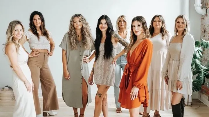 https://cdn.salonspotlight.com/photos/avVz4rqiRhGtKImlPKIz/f157009e-c074-4c47-aacb-28f9a1081235_720x720