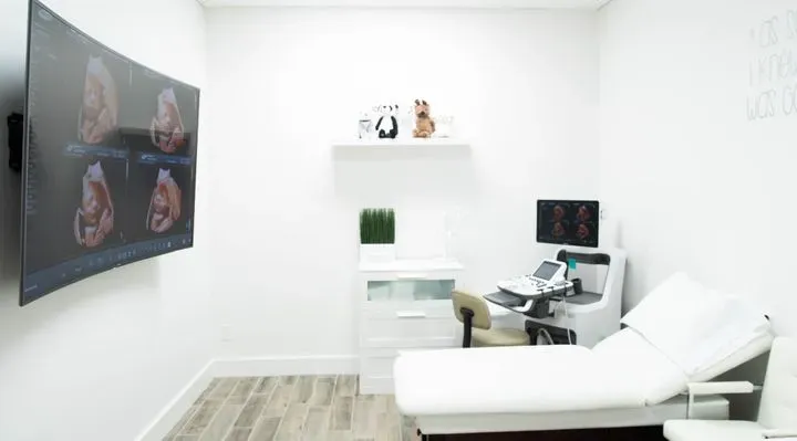 https://cdn.salonspotlight.com/photos/avYbXuC7GwykXmeJsFO7/27b934bc-16af-4664-b0f4-38053952f722_720x720