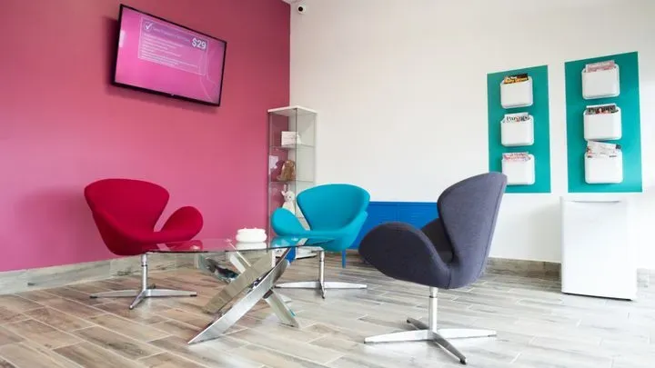 https://cdn.salonspotlight.com/photos/avYbXuC7GwykXmeJsFO7/b0836650-c5f2-4098-bd85-2678a9274d06_720x720