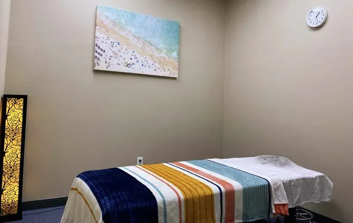 https://cdn.salonspotlight.com/photos/avb5R6CFKqdSDyRkxDH7/302d34e5-6a41-4137-a9c2-2fdce3e1a822_720x720