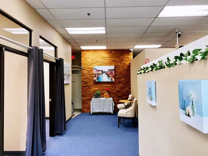 https://cdn.salonspotlight.com/photos/avb5R6CFKqdSDyRkxDH7/e46773f2-7cf5-4e56-9dc7-4477ad4fec9f_720x720
