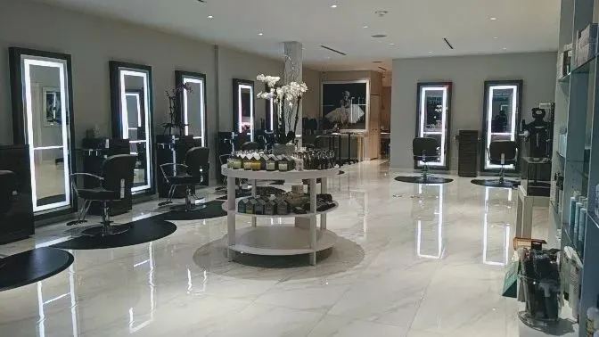 https://cdn.salonspotlight.com/photos/avgJWk667sDQwn7JOAQh/042c8d91-012f-4e15-ade9-9f9b80765d38_720x720