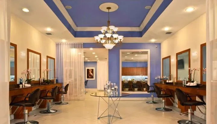 https://cdn.salonspotlight.com/photos/avgJWk667sDQwn7JOAQh/d18a6b22-b35a-4fb2-af80-78ba0a04792a_720x720