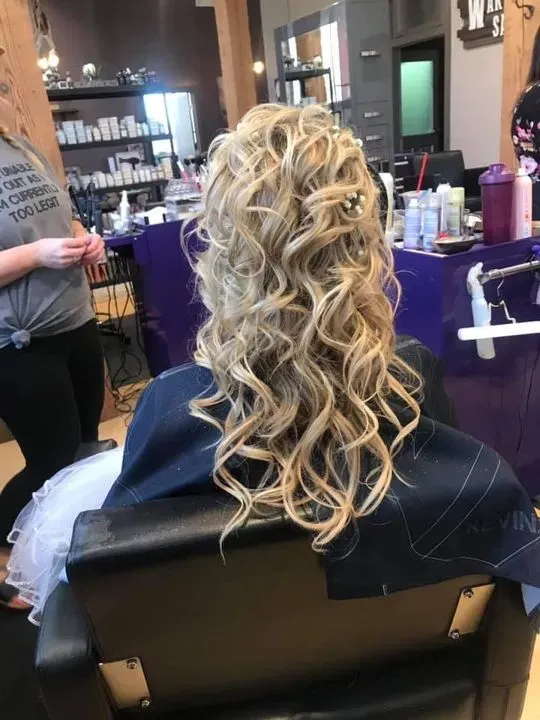 https://cdn.salonspotlight.com/photos/awRFgKdkmOydHNHEAhWD/3503fdf4-32ac-44d7-9fb4-0ccffb064de4_720x720