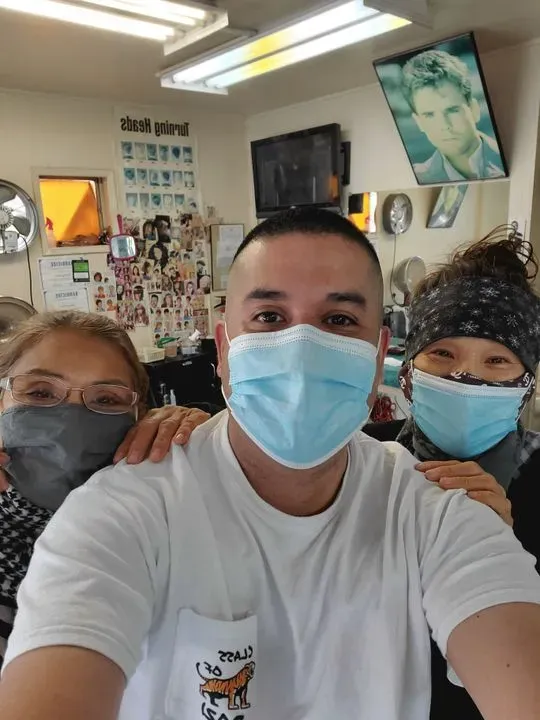 https://cdn.salonspotlight.com/photos/aweeVa7k2qi63krQ2h4l/9e1efd4f-b0fa-4d45-aa78-dd60af2e2e04_720x720