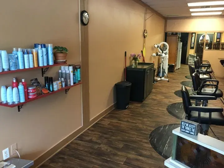 https://cdn.salonspotlight.com/photos/axTHWkGSlDBha1tPWuBv/b8715b97-5d0f-4411-840b-8e1d25160a4f_720x720