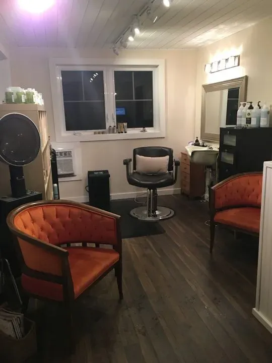 https://cdn.salonspotlight.com/photos/axsFaiVZePtkiqNzudwb/bafa4773-c795-4bf6-be20-11a215dd7922_720x720