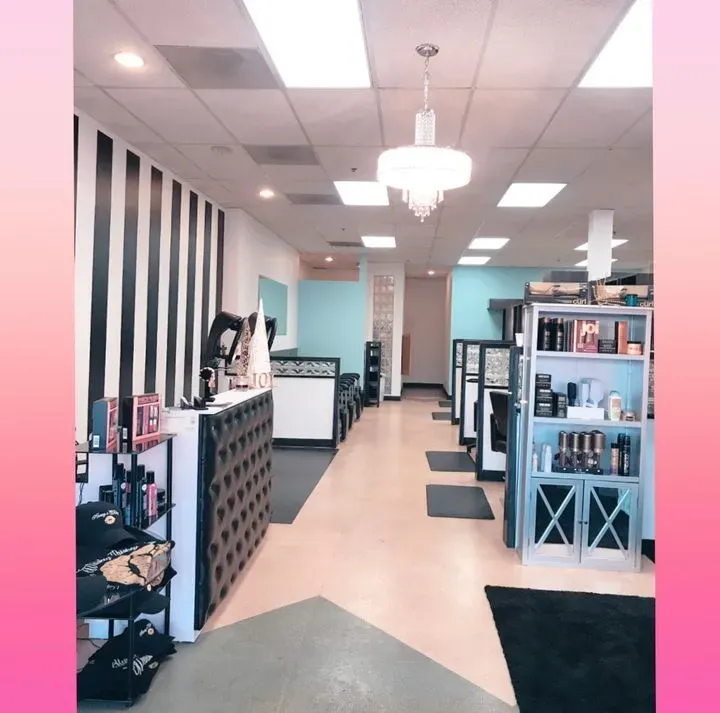 https://cdn.salonspotlight.com/photos/aymlkVEqrKih2JxtC87U/86b2350c-198c-4f26-905b-3105c2810324_720x720