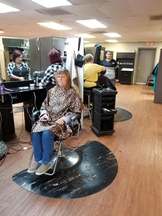 https://cdn.salonspotlight.com/photos/b0vnxwVCYn5K8hXCe77Q/8317ee59-84bb-4cf1-9729-bbeab256e7d7_720x720