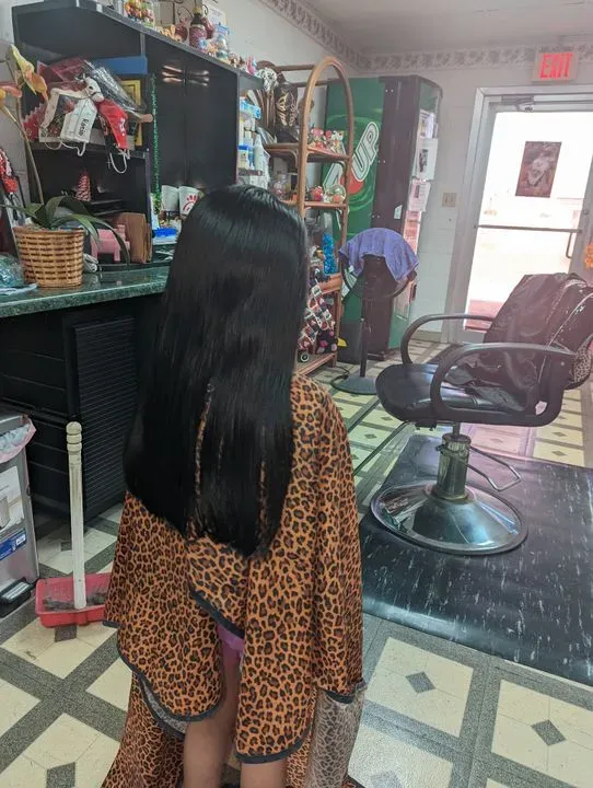https://cdn.salonspotlight.com/photos/b1wL2dZ0173H9ibR1QWP/23fedbde-a48e-4a3a-8114-20d982d9d688_720x720