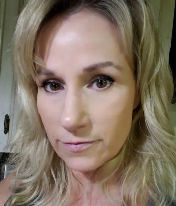 https://cdn.salonspotlight.com/photos/b4mNtEiMS1d9SF25k4gu/1d142625-1c5c-4e59-9864-f29ab812cb73_720x720