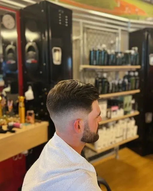 https://cdn.salonspotlight.com/photos/b4xDfeba5npWUsNq27t6/ce163949-5991-4d3c-9546-8578fbbc98fe_720x720