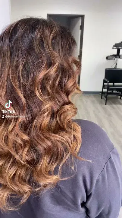 https://cdn.salonspotlight.com/photos/b74WgLMnQgcSxA8MVWbK/e58dc3b2-8b98-42a4-a901-f1f7c84e909d_720x720