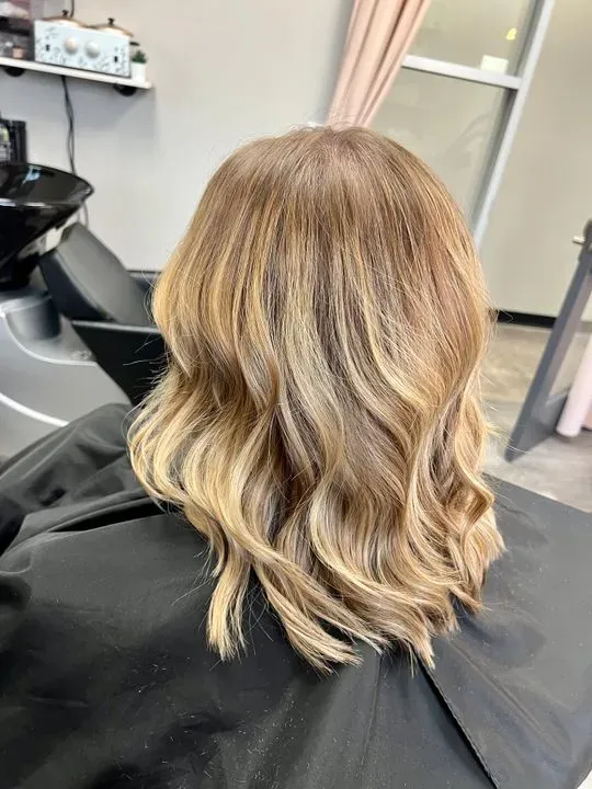 https://cdn.salonspotlight.com/photos/b898INF4yUjEFoBtDUyP/100a42f8-ae3d-4a66-b1f9-40850f87e245_720x720