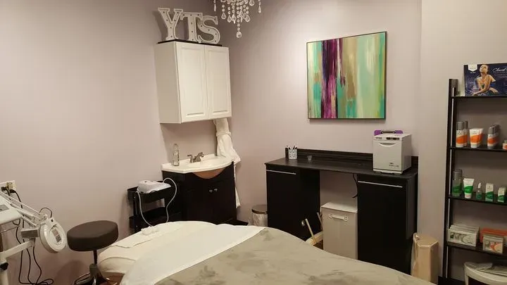 https://cdn.salonspotlight.com/photos/b8ljHxGmjMDW4Vcfugxf/b0c173ab-d905-4aa0-984b-355939a5c66f_720x720