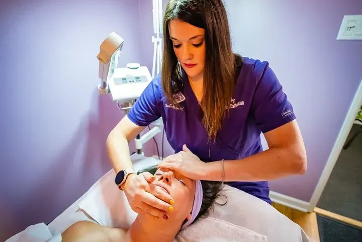 https://cdn.salonspotlight.com/photos/b8ljHxGmjMDW4Vcfugxf/d1c51097-fc27-4094-8060-9e619d3df94f_720x720