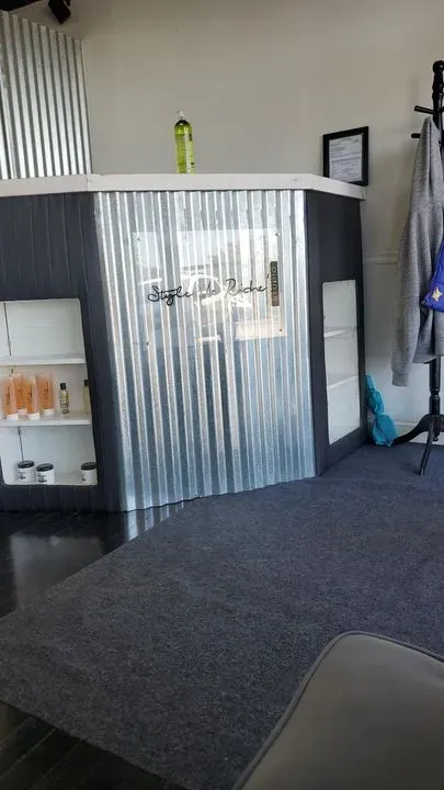 https://cdn.salonspotlight.com/photos/bAaqDqZLL36bBJFa6ZwW/841b4e2b-e569-458e-baea-b4892db3dc5e_720x720