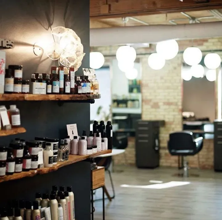 https://cdn.salonspotlight.com/photos/bB6sVF5v3bIMFGuX9JLl/0c7edcd6-d9ac-453d-b98c-09bebb2e156a_720x720