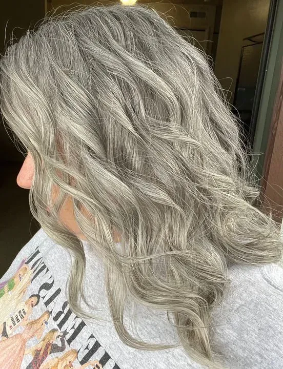 https://cdn.salonspotlight.com/photos/bB6sVF5v3bIMFGuX9JLl/de1f2b92-4ad0-4647-bfa3-6e821ae68dd4_720x720