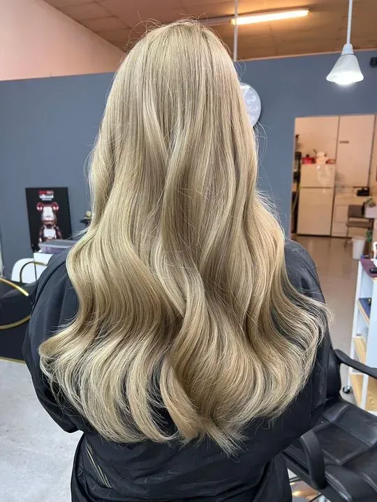 https://cdn.salonspotlight.com/photos/bCXk7VP3Kg0dwUTvsYzb/d377d6ca-bc4a-48c7-a76c-f1a5cfdf515d_720x720
