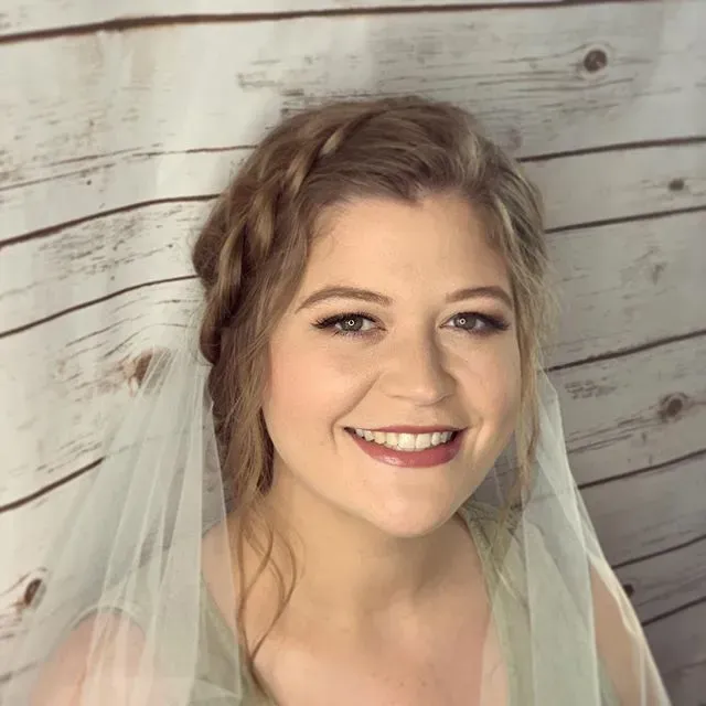 https://cdn.salonspotlight.com/photos/bDXqw0ltH4RFa3Up4H7I/0708a281-5bf3-4608-b374-2c6d8f26c352_720x720
